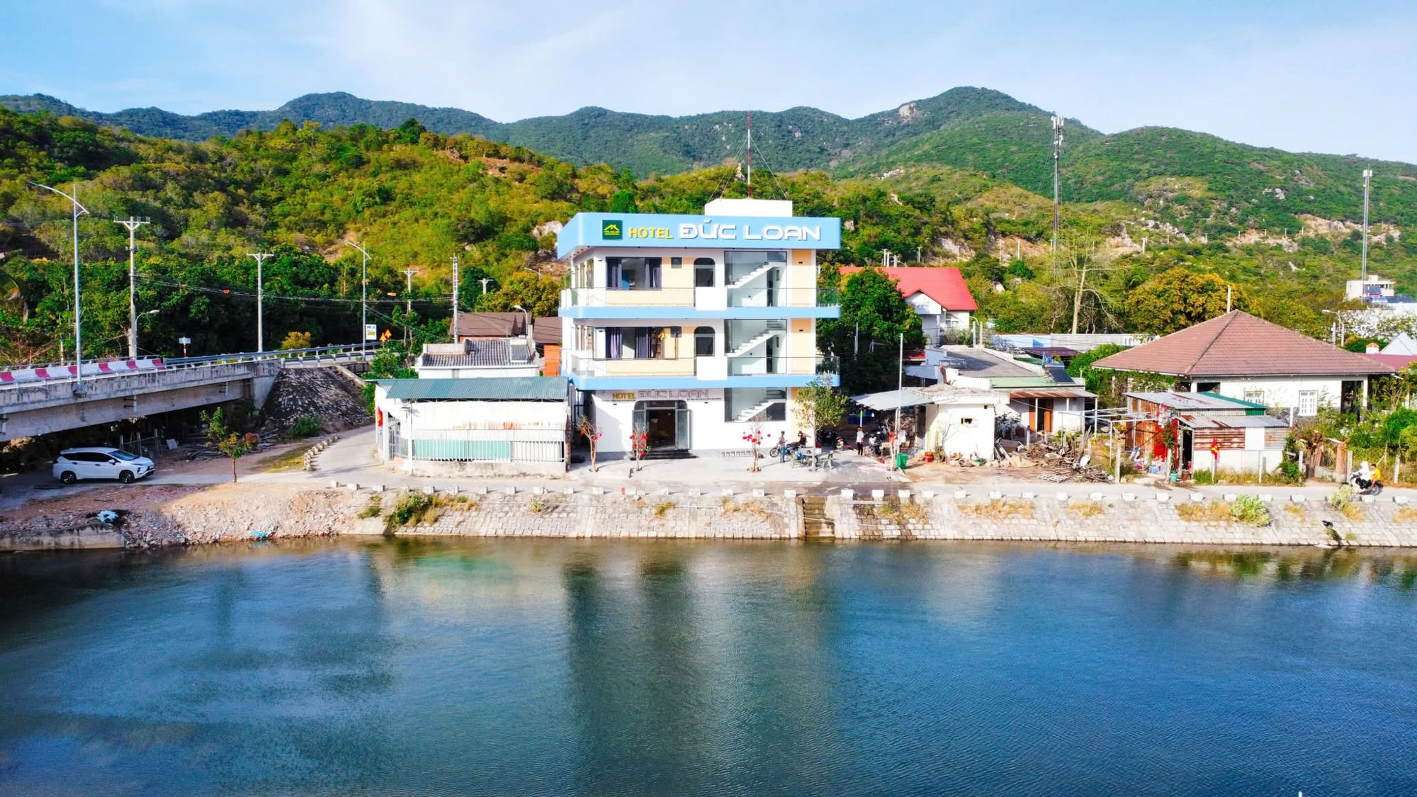 Toàn cảnh Hotel Đức Loan từ flycam