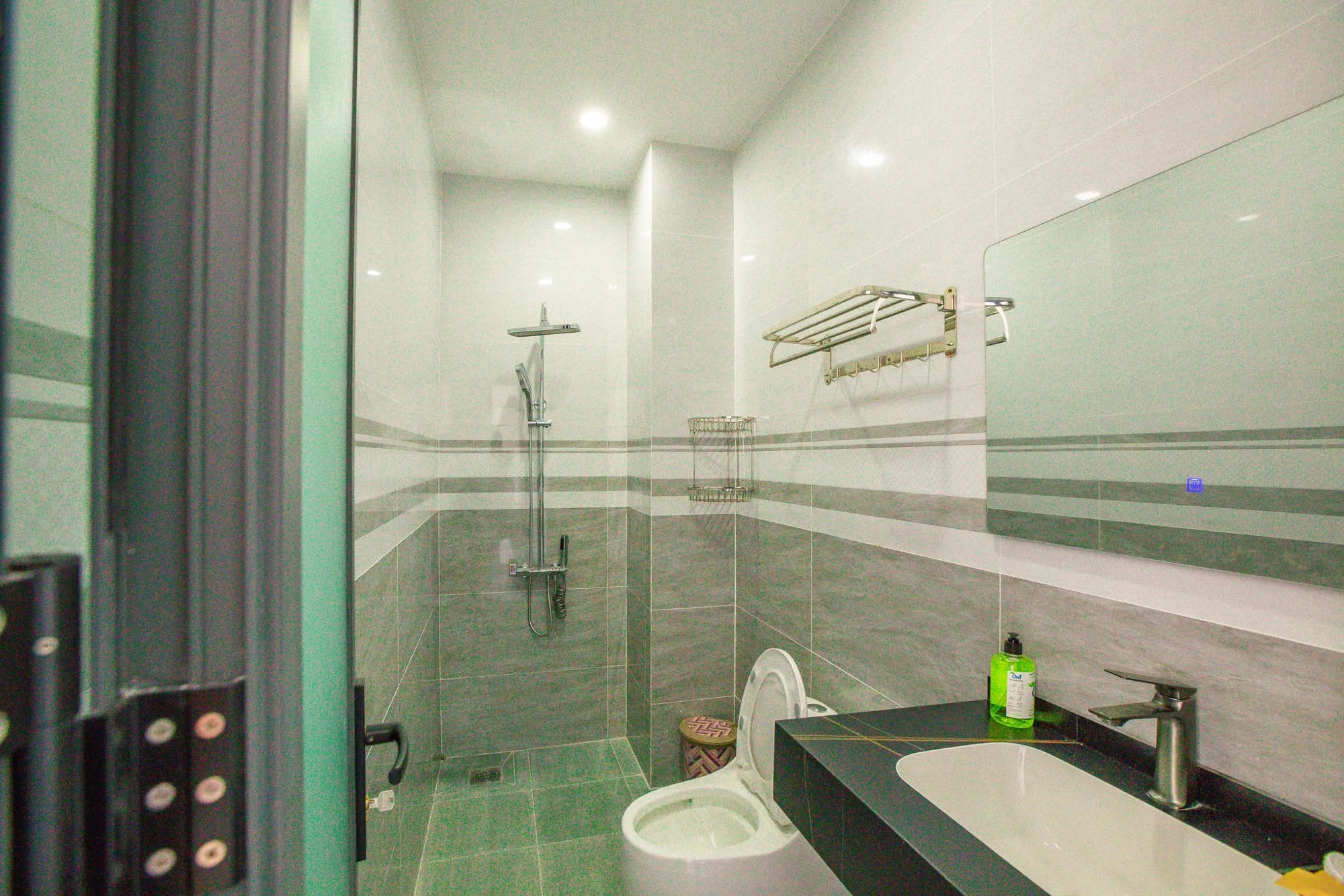 Phòng tắm hiện đại, sạch sẽ